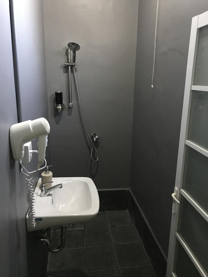 Nine Dollar Hostel Легіан Екстер'єр фото