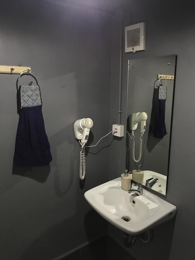 Nine Dollar Hostel Легіан Екстер'єр фото